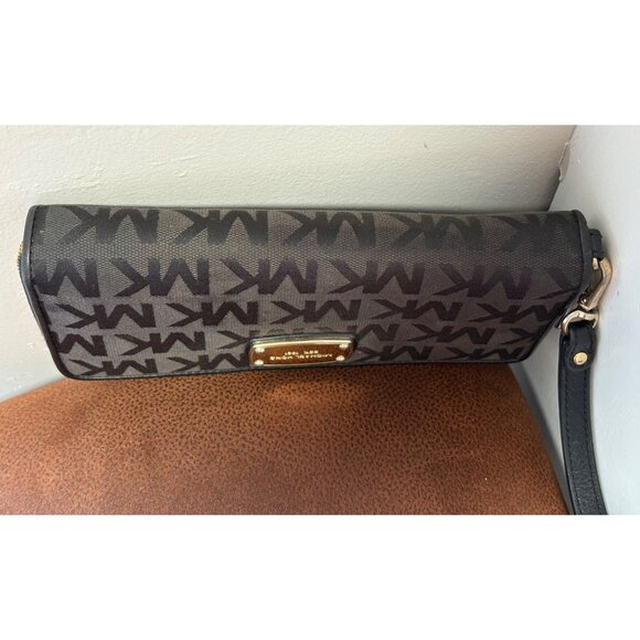 Michael Kors Jet Set Travel Continental Black Logo Wristlet Wallet - Picture 4 of 9